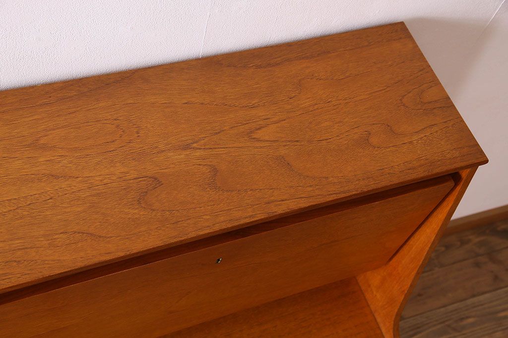 北欧家具　チーク材製のサイドーボード(サイドキャビネット)