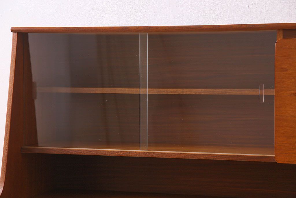 北欧家具　チーク材製のサイドーボード(サイドキャビネット)