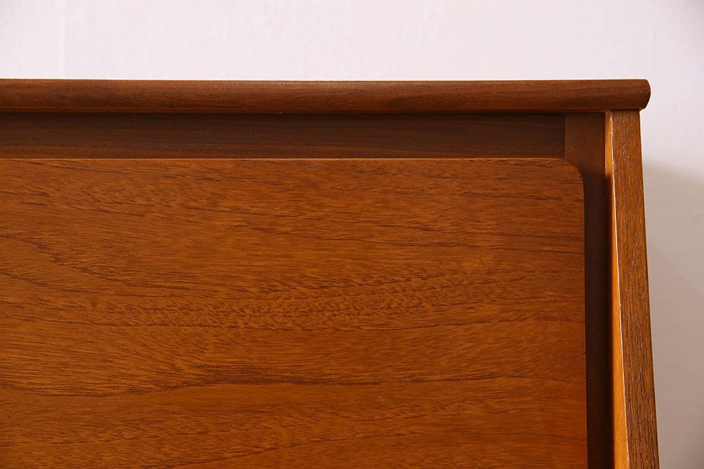 北欧家具　チーク材製のサイドーボード(サイドキャビネット)