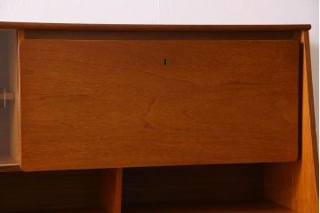 北欧家具　チーク材製のサイドーボード(サイドキャビネット)