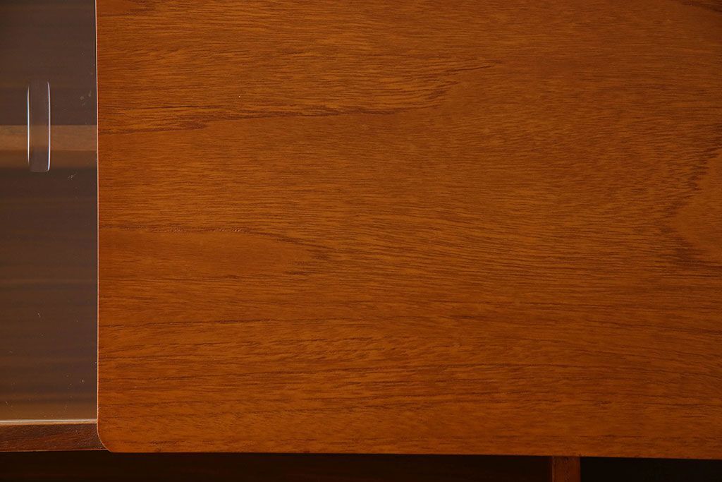 北欧家具　チーク材製のサイドーボード(サイドキャビネット)