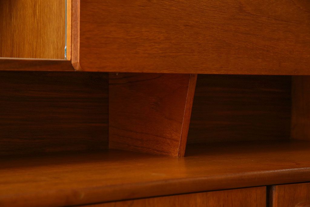 北欧家具　チーク材製のサイドーボード(サイドキャビネット)