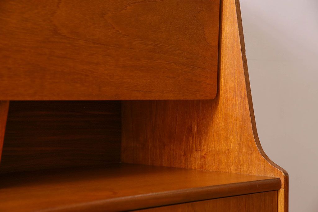 北欧家具　チーク材製のサイドーボード(サイドキャビネット)