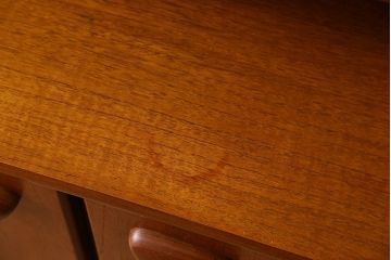 北欧家具　チーク材製のサイドーボード(サイドキャビネット)