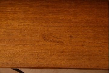 北欧家具　チーク材製のサイドーボード(サイドキャビネット)