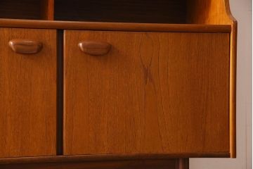 北欧家具　チーク材製のサイドーボード(サイドキャビネット)