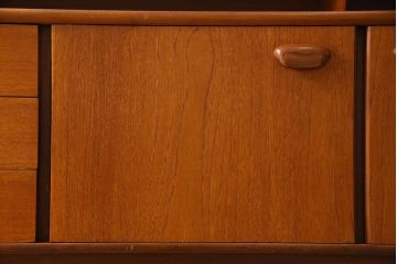 北欧家具　チーク材製のサイドーボード(サイドキャビネット)