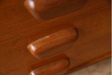 北欧家具　チーク材製のサイドーボード(サイドキャビネット)