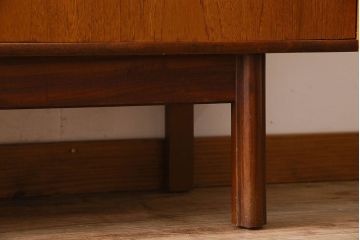 北欧家具　チーク材製のサイドーボード(サイドキャビネット)