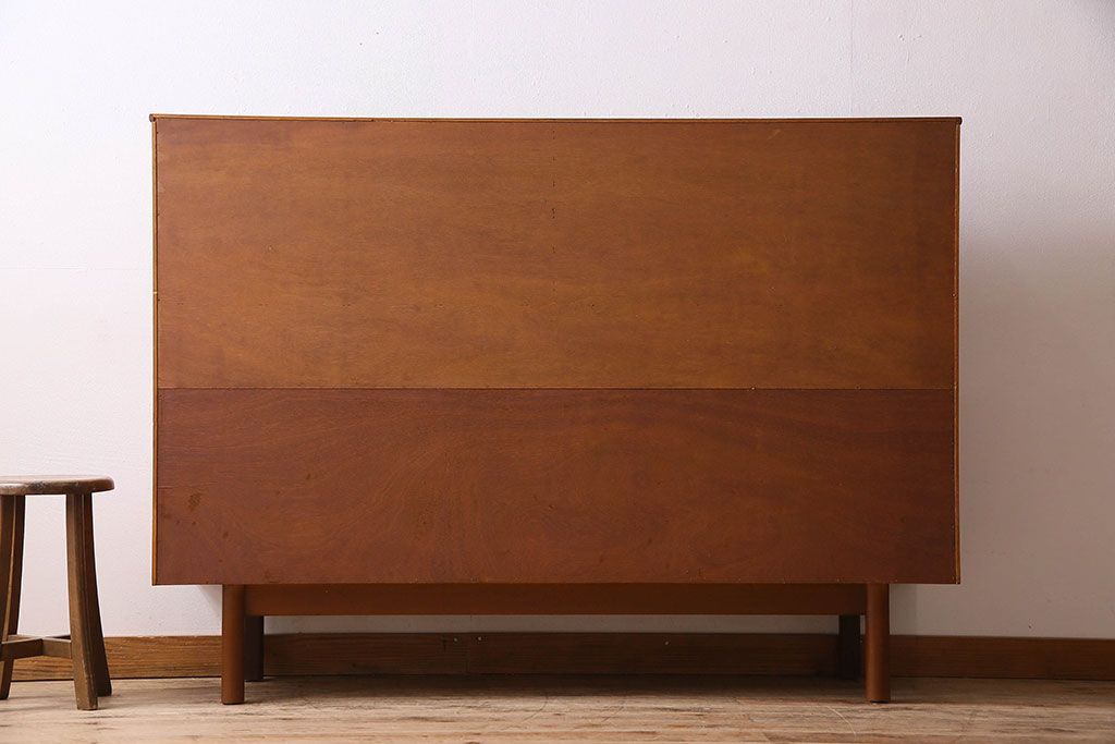 北欧家具　チーク材製のサイドーボード(サイドキャビネット)