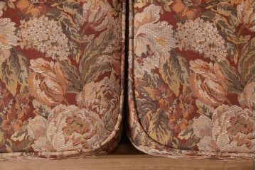 アンティーク家具　アーコール　オールドコロニアルシリーズ　お洒落な花柄デザインの二人掛けソファ