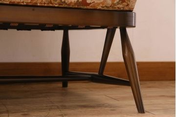 アンティーク家具　アーコール　オールドコロニアルシリーズ　お洒落な花柄デザインの二人掛けソファ