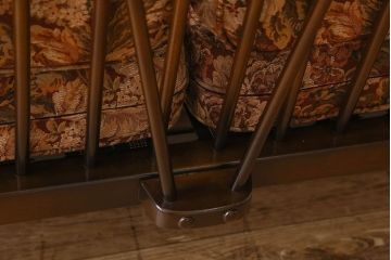 アンティーク家具　アーコール　オールドコロニアルシリーズ　お洒落な花柄デザインの二人掛けソファ
