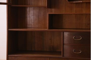 アンティーク家具　欅・桐材製　総無垢材　天然の木の温かみが魅力的な茶箪笥(茶棚)