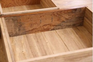 アンティーク家具　欅・桐材製　総無垢材　天然の木の温かみが魅力的な茶箪笥(茶棚)