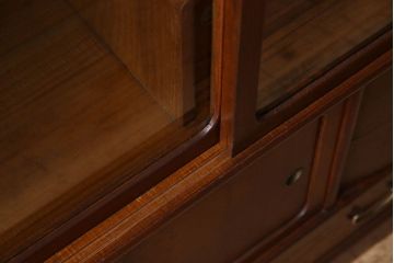 アンティーク家具　欅・桐材製　総無垢材　天然の木の温かみが魅力的な茶箪笥(茶棚)