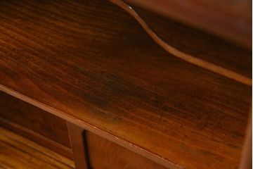 アンティーク家具　欅・桐材製　総無垢材　天然の木の温かみが魅力的な茶箪笥(茶棚)