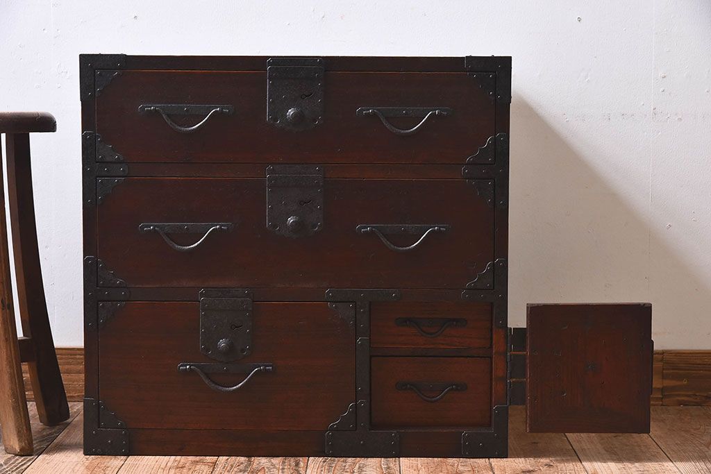 アンティーク家具　明治期　総桐材製　古い木の質感が味わい深い小箪笥(帳場箪笥、桐箪笥、桐たんす)