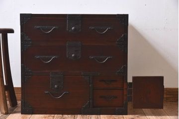 アンティーク家具　明治期　総桐材製　古い木の質感が味わい深い小箪笥(帳場箪笥、桐箪笥、桐たんす)