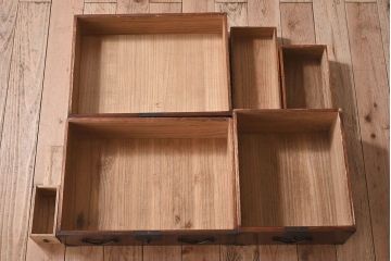 アンティーク家具　明治期　総桐材製　古い木の質感が味わい深い小箪笥(帳場箪笥、桐箪笥、桐たんす)