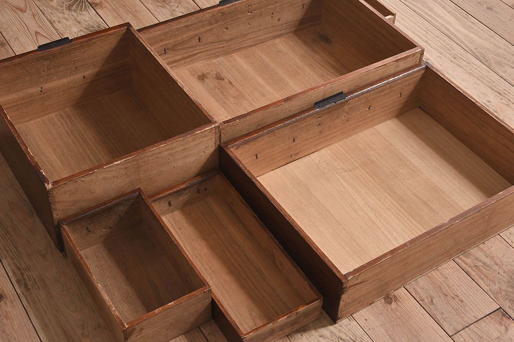 アンティーク家具　明治期　総桐材製　古い木の質感が味わい深い小箪笥(帳場箪笥、桐箪笥、桐たんす)