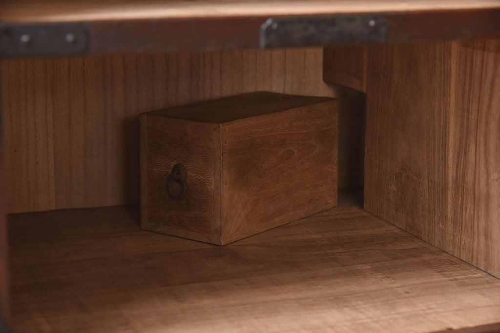 アンティーク家具　明治期　総桐材製　古い木の質感が味わい深い小箪笥(帳場箪笥、桐箪笥、桐たんす)