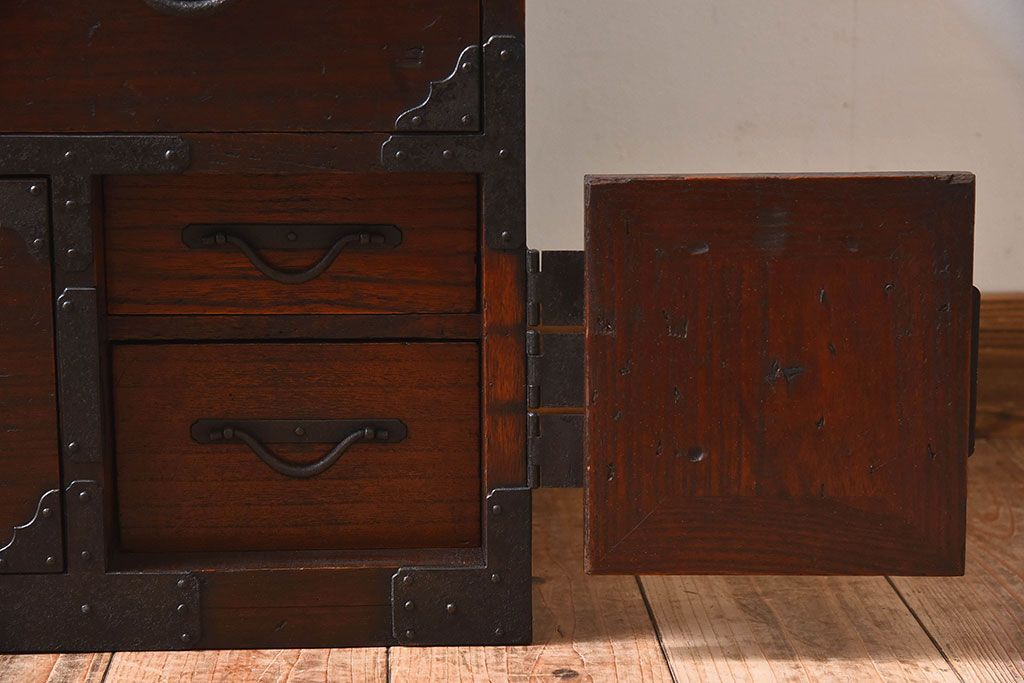 アンティーク家具　明治期　総桐材製　古い木の質感が味わい深い小箪笥(帳場箪笥、桐箪笥、桐たんす)