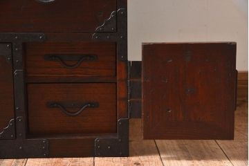 アンティーク家具　明治期　総桐材製　古い木の質感が味わい深い小箪笥(帳場箪笥、桐箪笥、桐たんす)