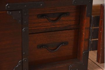 アンティーク家具　明治期　総桐材製　古い木の質感が味わい深い小箪笥(帳場箪笥、桐箪笥、桐たんす)