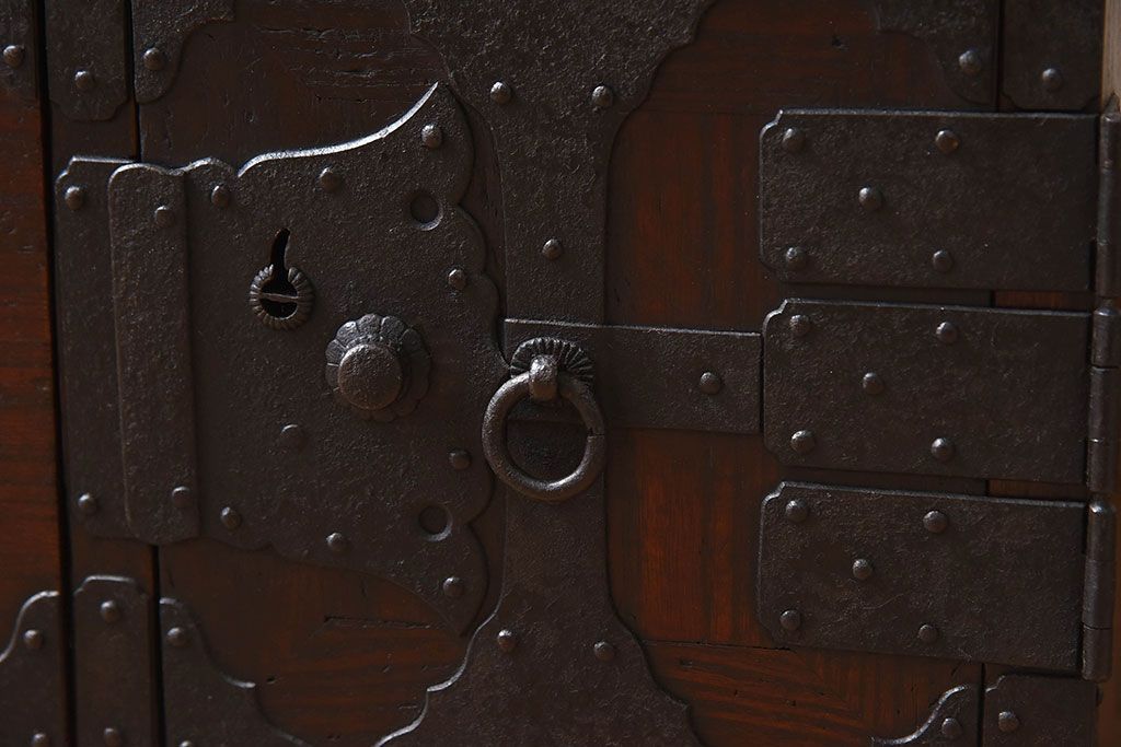 アンティーク家具　明治期　総桐材製　古い木の質感が味わい深い小箪笥(帳場箪笥、桐箪笥、桐たんす)