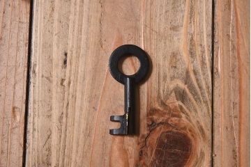 アンティーク家具　明治期　総桐材製　古い木の質感が味わい深い小箪笥(帳場箪笥、桐箪笥、桐たんす)