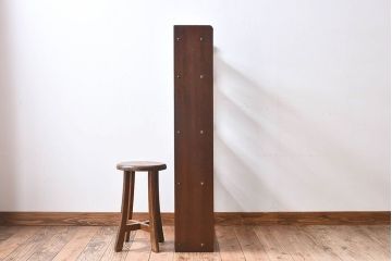 レトロ家具　ラワン材製　昭和レトロな縦型アンティーク本棚(飾り棚)