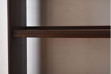 レトロ家具　ラワン材製　昭和レトロな縦型アンティーク本棚(飾り棚)