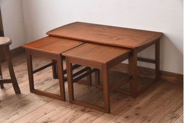 北欧家具　チーク材製　美しい木目のネストテーブル