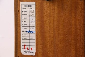 北欧家具　オーク材製　モダンなデザインのサイドキャビネット