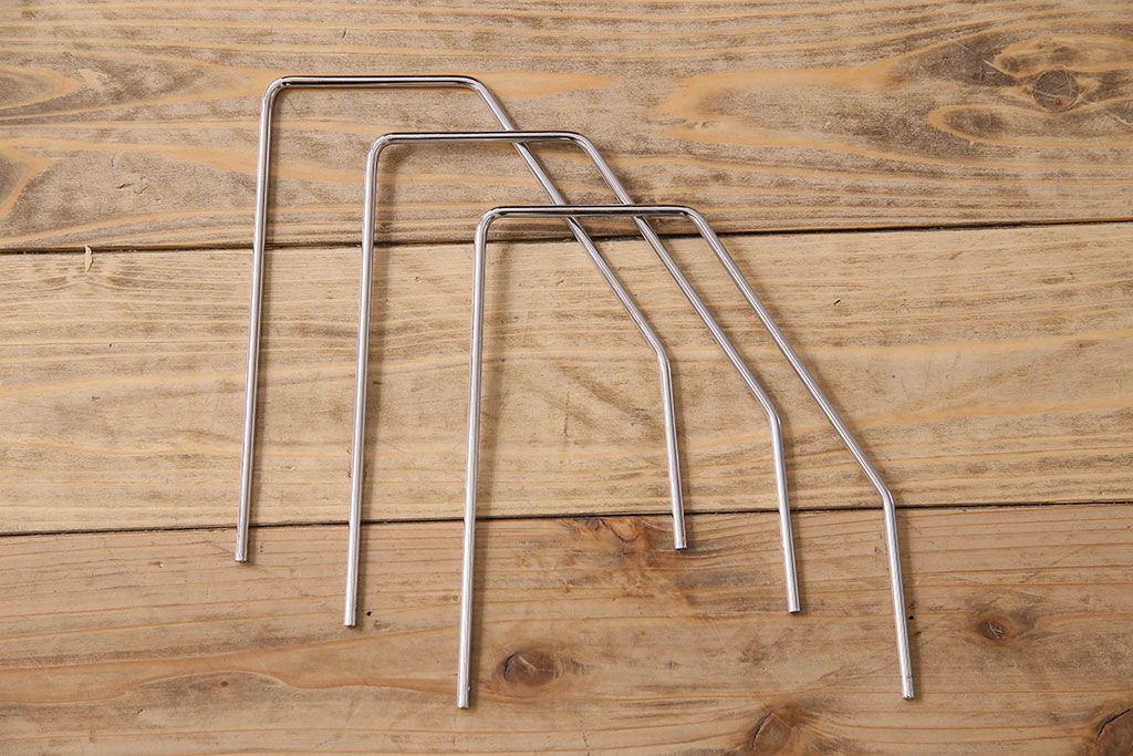 北欧家具　オーク材製　モダンなデザインのサイドキャビネット