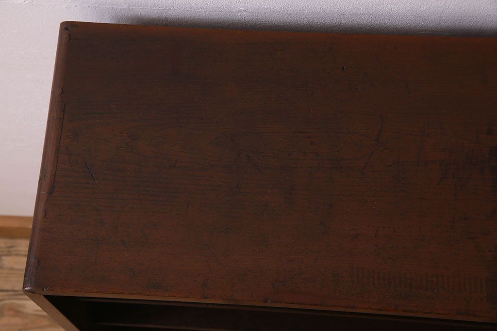 アンティーク家具　和製アンティーク　シンプルなデザインの収納棚(戸棚、本棚)