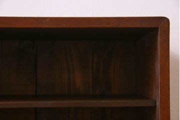 アンティーク家具　和製アンティーク　シンプルなデザインの収納棚(戸棚、本棚)