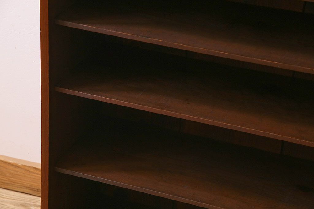 アンティーク家具　和製アンティーク　シンプルなデザインの収納棚(戸棚、本棚)