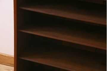 アンティーク家具　和製アンティーク　シンプルなデザインの収納棚(戸棚、本棚)