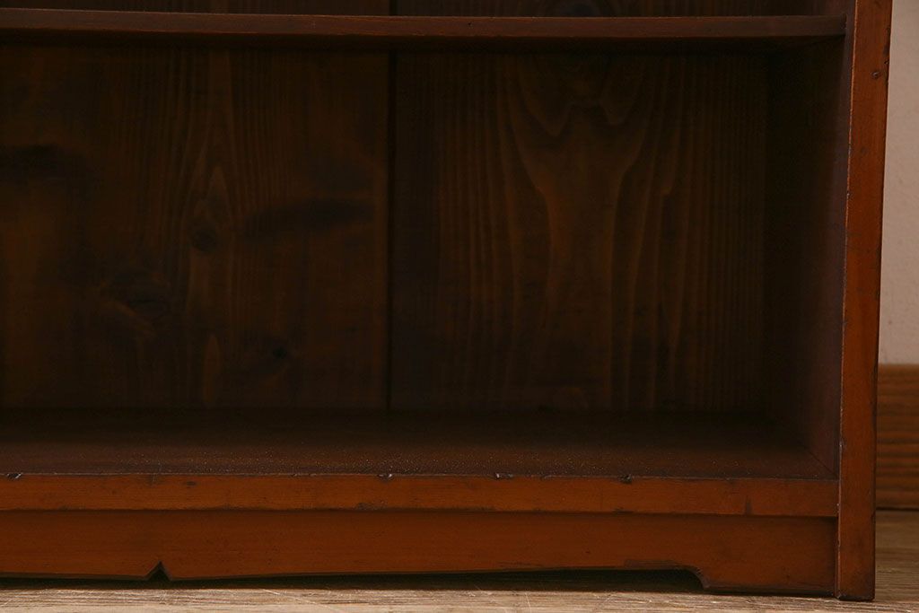 アンティーク家具　和製アンティーク　シンプルなデザインの収納棚(戸棚、本棚)