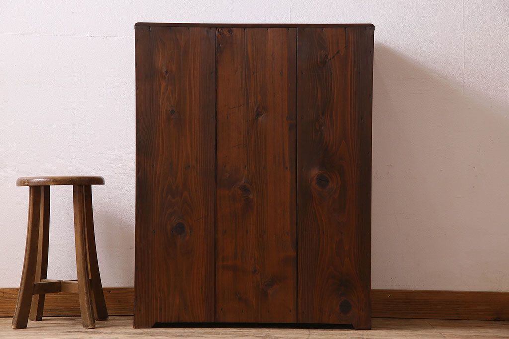 アンティーク家具　和製アンティーク　シンプルなデザインの収納棚(戸棚、本棚)