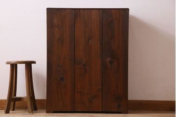 アンティーク家具　和製アンティーク　シンプルなデザインの収納棚(戸棚、本棚)