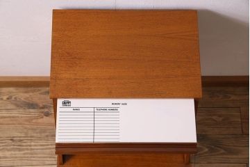 アンティーク雑貨　北欧家具　チーク材製　珍しいデザインのスツール付き電話台(サイドテーブル、花台)