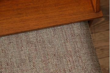 アンティーク雑貨　北欧家具　チーク材製　珍しいデザインのスツール付き電話台(サイドテーブル、花台)