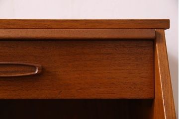 アンティーク雑貨　北欧家具　チーク材製　珍しいデザインのスツール付き電話台(サイドテーブル、花台)