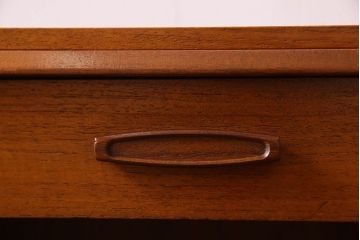 アンティーク雑貨　北欧家具　チーク材製　珍しいデザインのスツール付き電話台(サイドテーブル、花台)