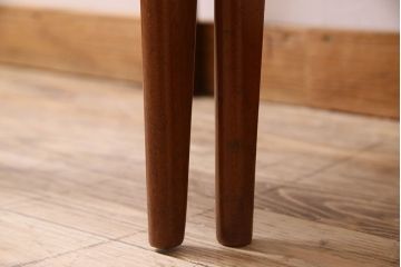 アンティーク雑貨　北欧家具　チーク材製　珍しいデザインのスツール付き電話台(サイドテーブル、花台)