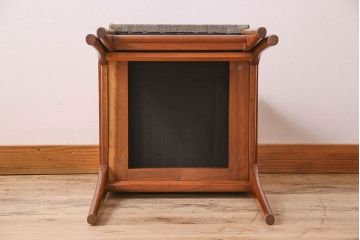 アンティーク雑貨　北欧家具　チーク材製　珍しいデザインのスツール付き電話台(サイドテーブル、花台)