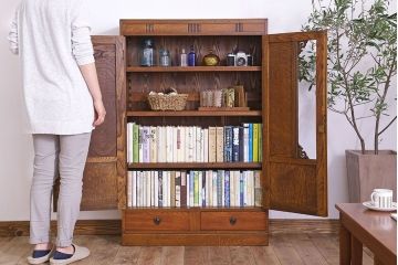 アンティーク家具　和製アンティーク　栓材製　扉のデザインがお洒落な本箱(ブックケース、収納棚、戸棚)